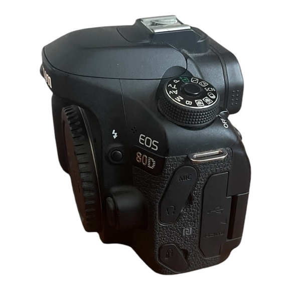 Canon EOS 80D 24.2MP Digital SLR Camera &  18-135mm IS USM Photo Camera Lens - Picture 5 of 12